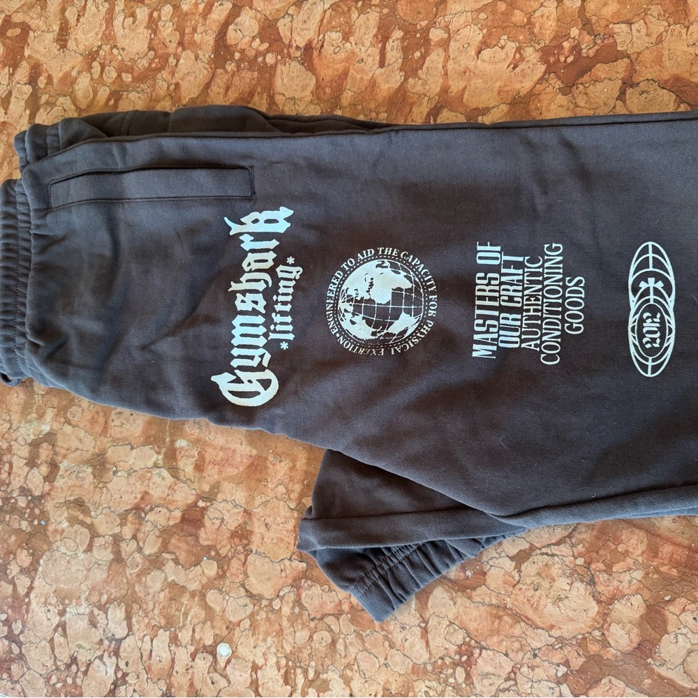 Gymshark Chocolate Sweatpants Men’s small nwt